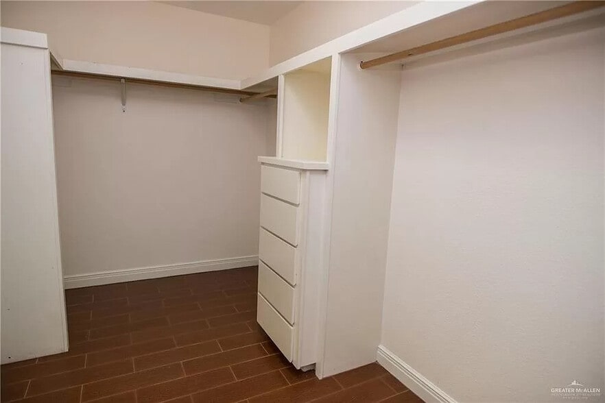 Building Photo - 5917 N Cynthia St