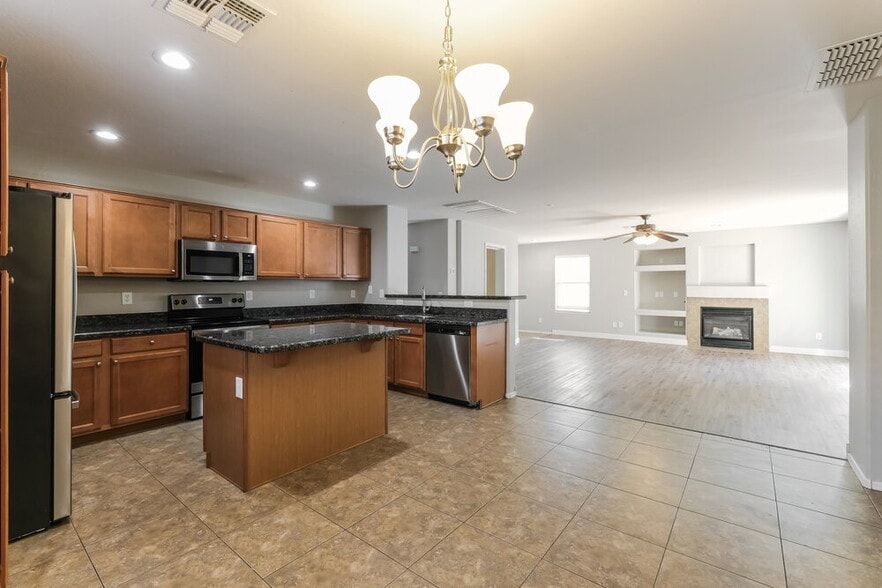 Building Photo - 2029 W Allens Peak Dr