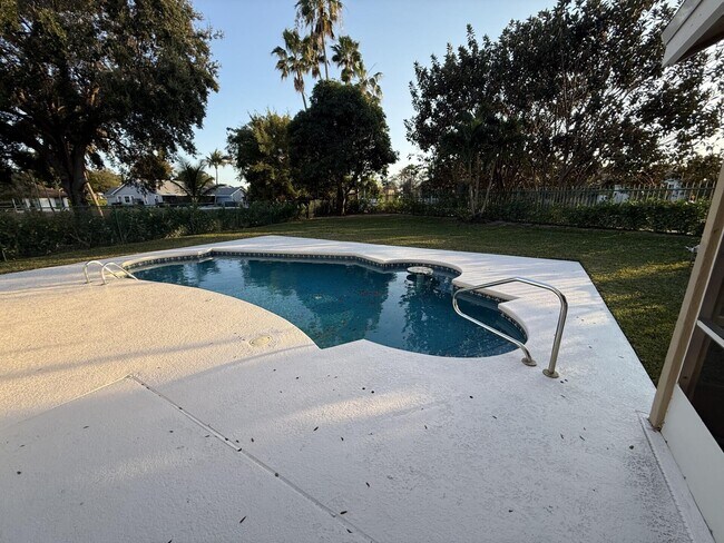 Building Photo - 1304 Lake Breeze Dr