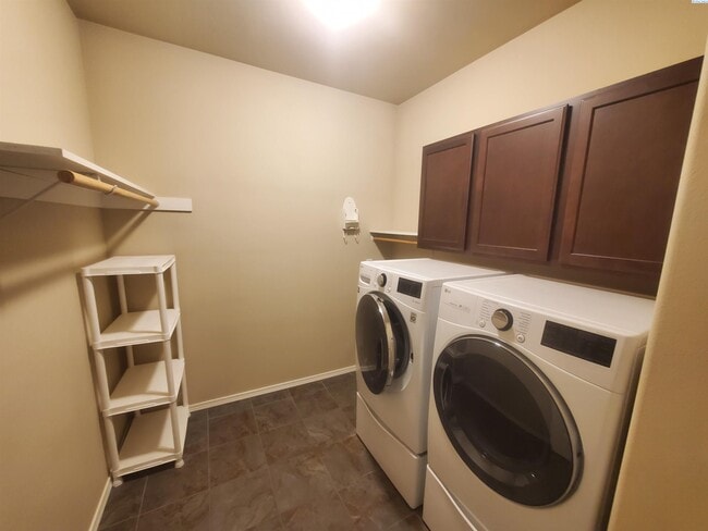 Building Photo - Sourthridge Area for rent