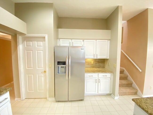 Building Photo - 3708 Molona Dr