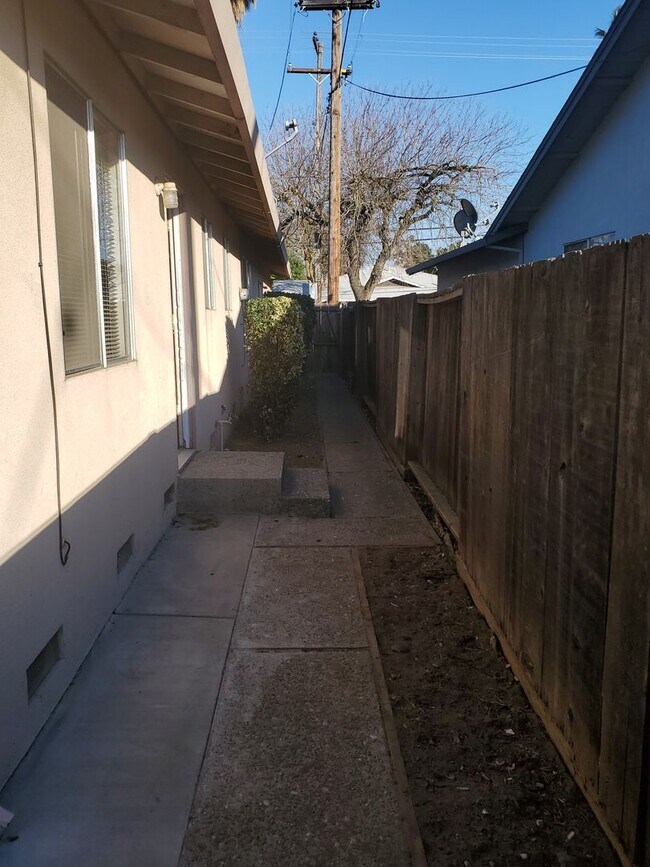 Building Photo - K1329-1331RA