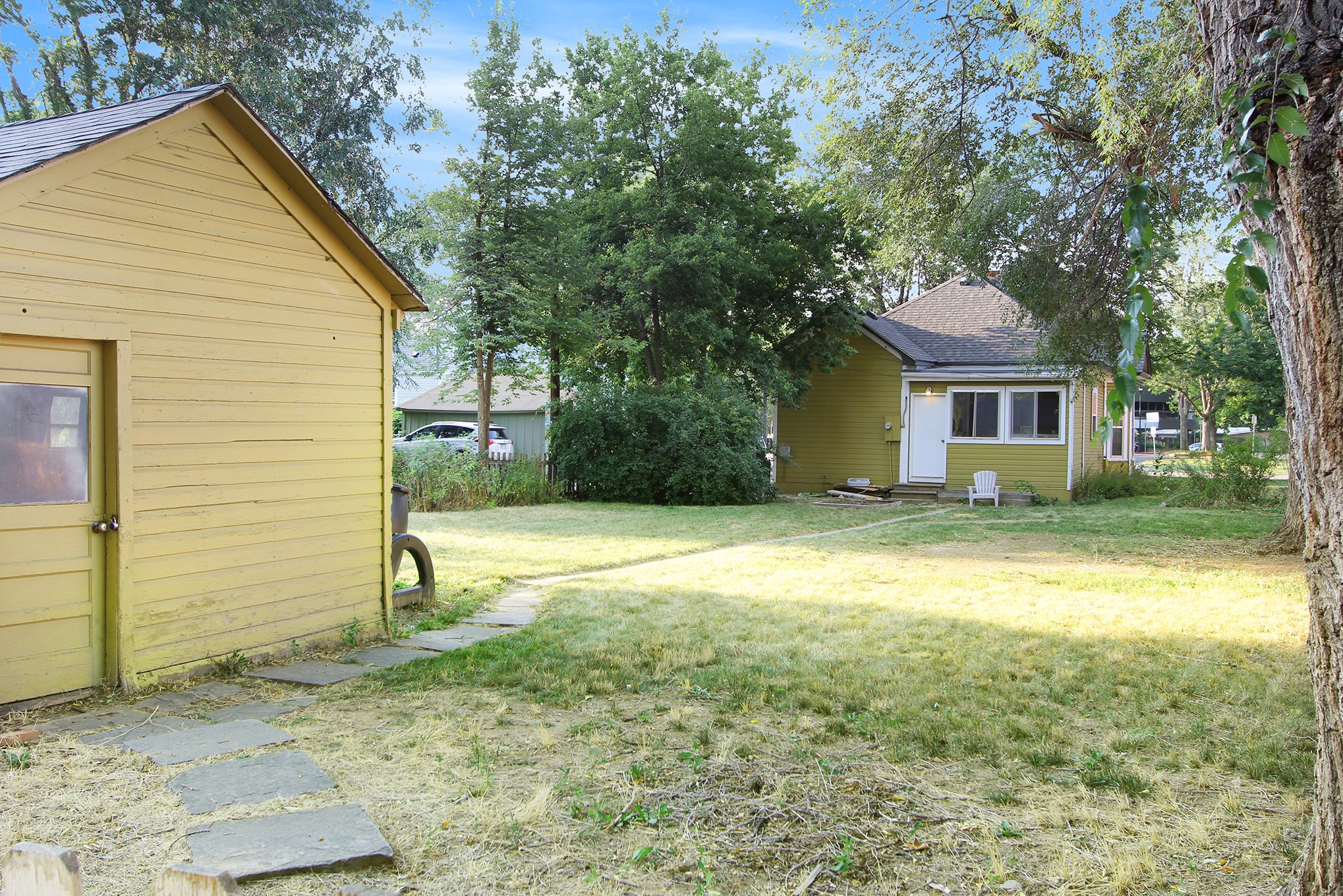 Sizable yard, new fence since picture - 515 West Mulberry Street