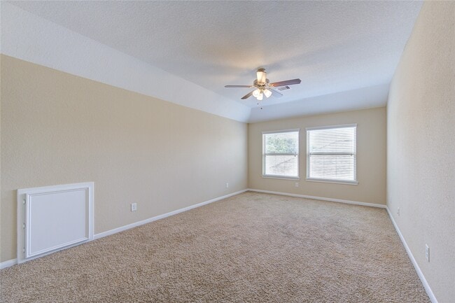 Building Photo - 26727 Henson Falls Dr