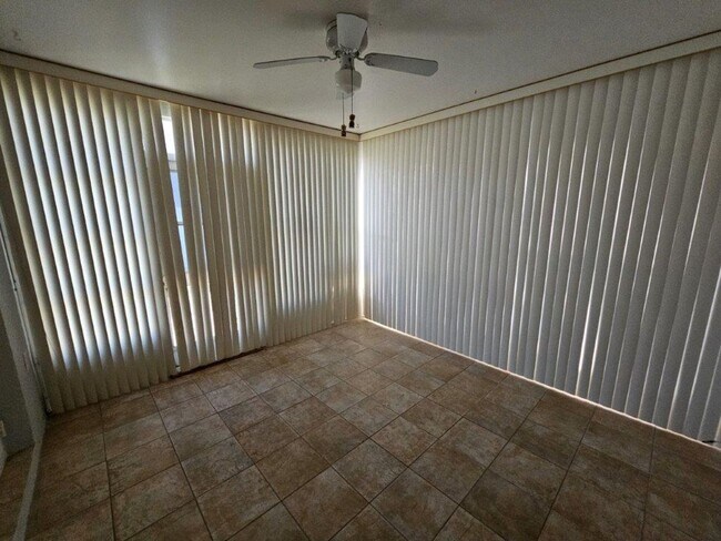 Building Photo - Must See!!!  Large 2 Bed 2 Bath with garag...