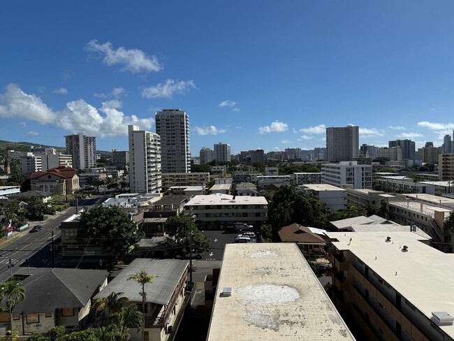 Building Photo - Furnished one bedroom with secured parking