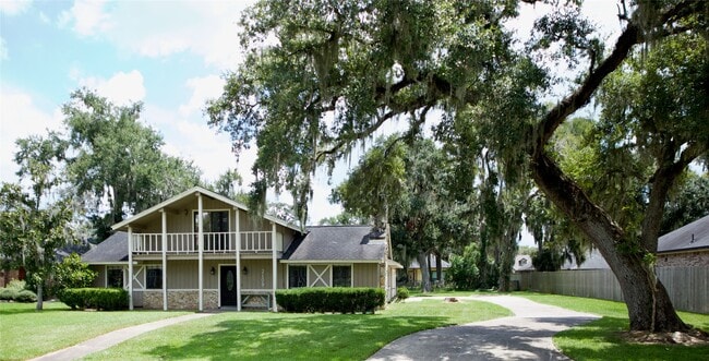 Building Photo - 2109 Riverside Dr