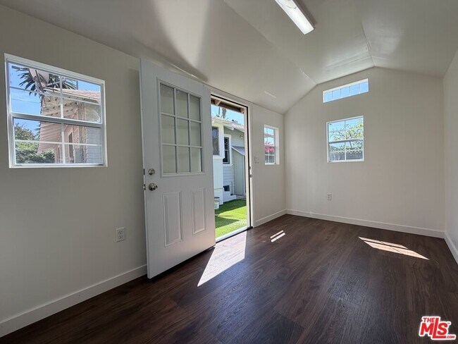 Building Photo - 1351 N McCadden Pl