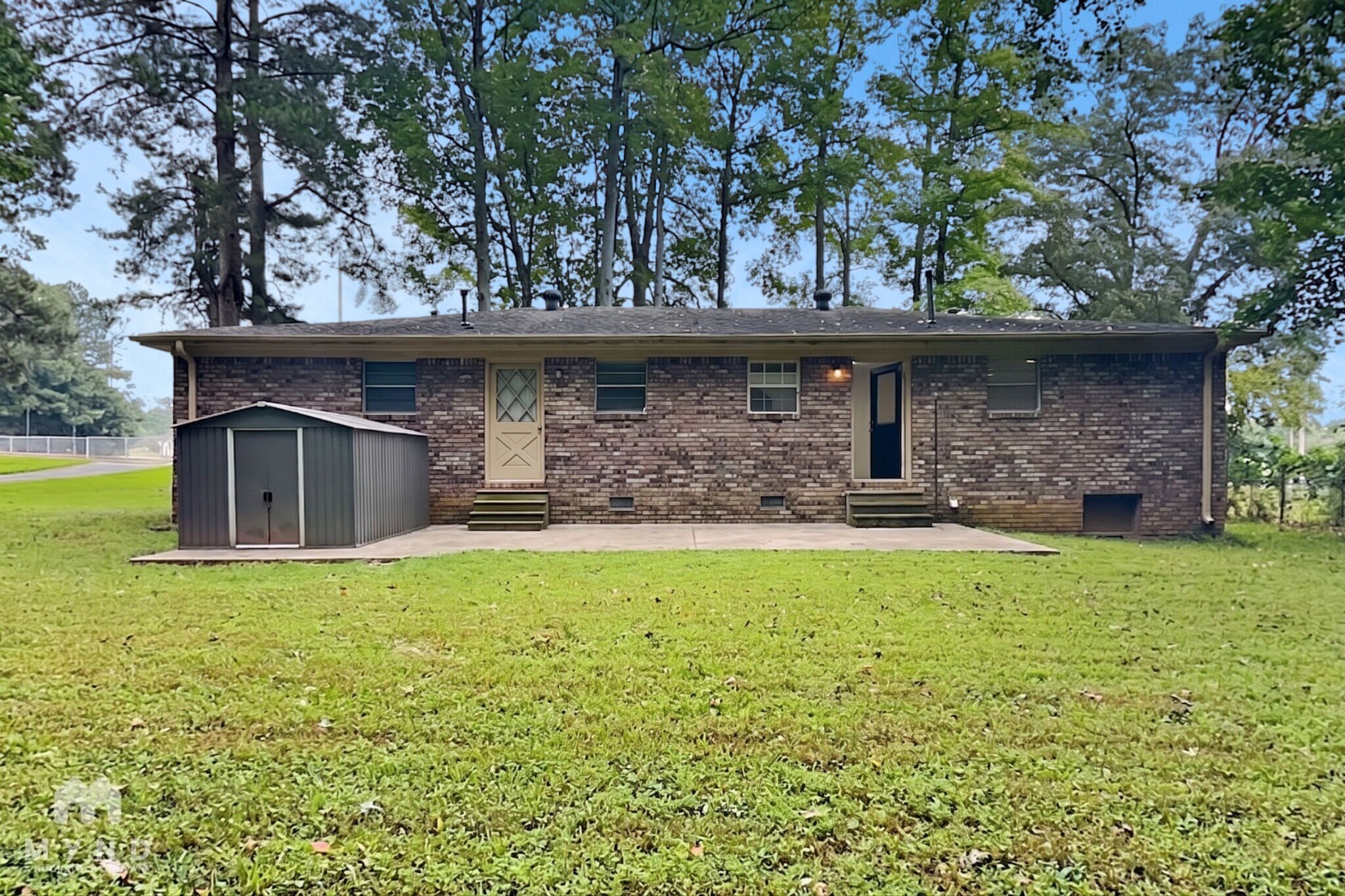 Building Photo - 2539 Park Dr