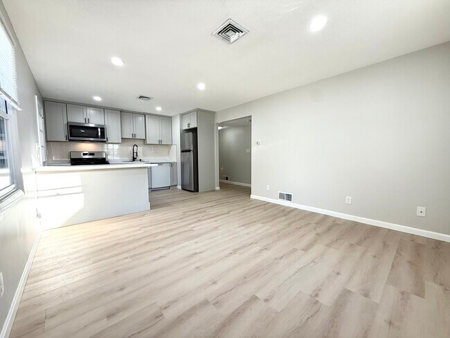 Building Photo - 1063 Tacoma St