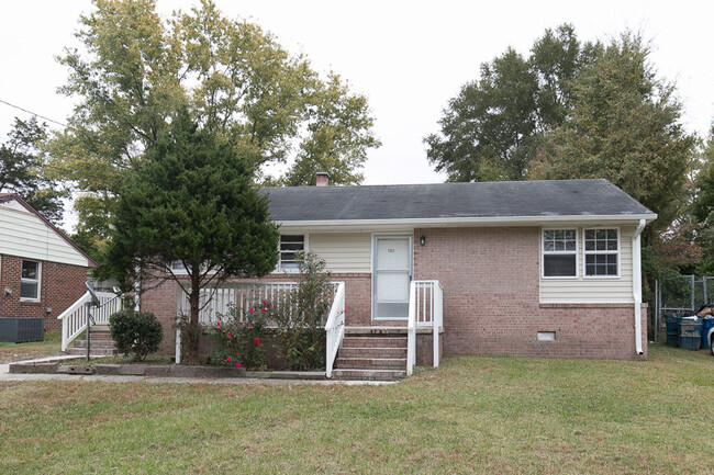 Primary Photo - 1122 Fiske St