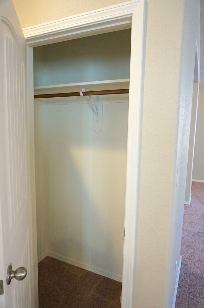 Building Photo - Wonderful 3 bedroom in Rio Rancho. Don't m...