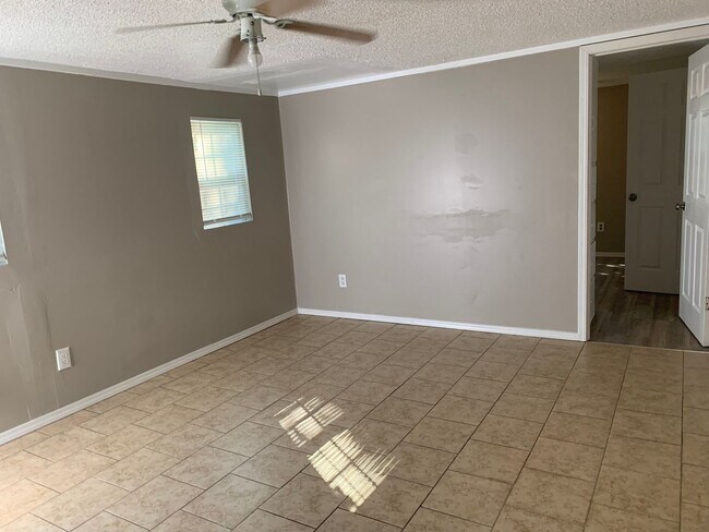 Building Photo - JUST REMODELED 4 BEDROOM HOME