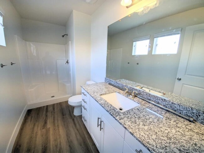 Building Photo - 1048 W 600 S