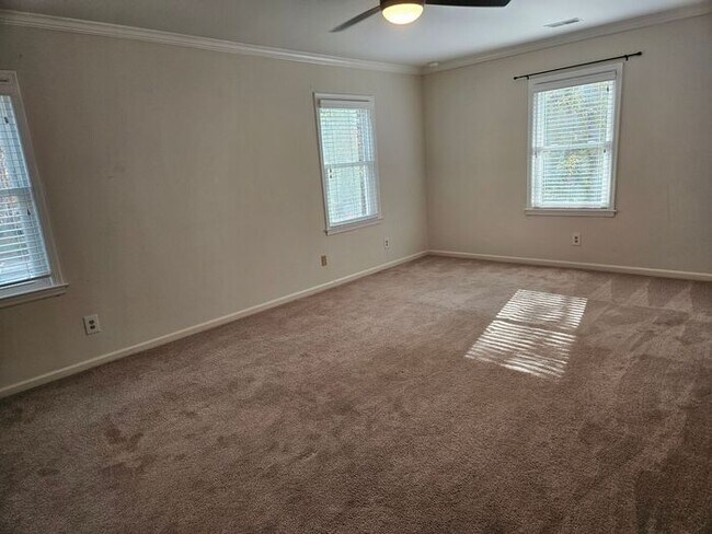 Building Photo - Gillcreek at Forest Lake