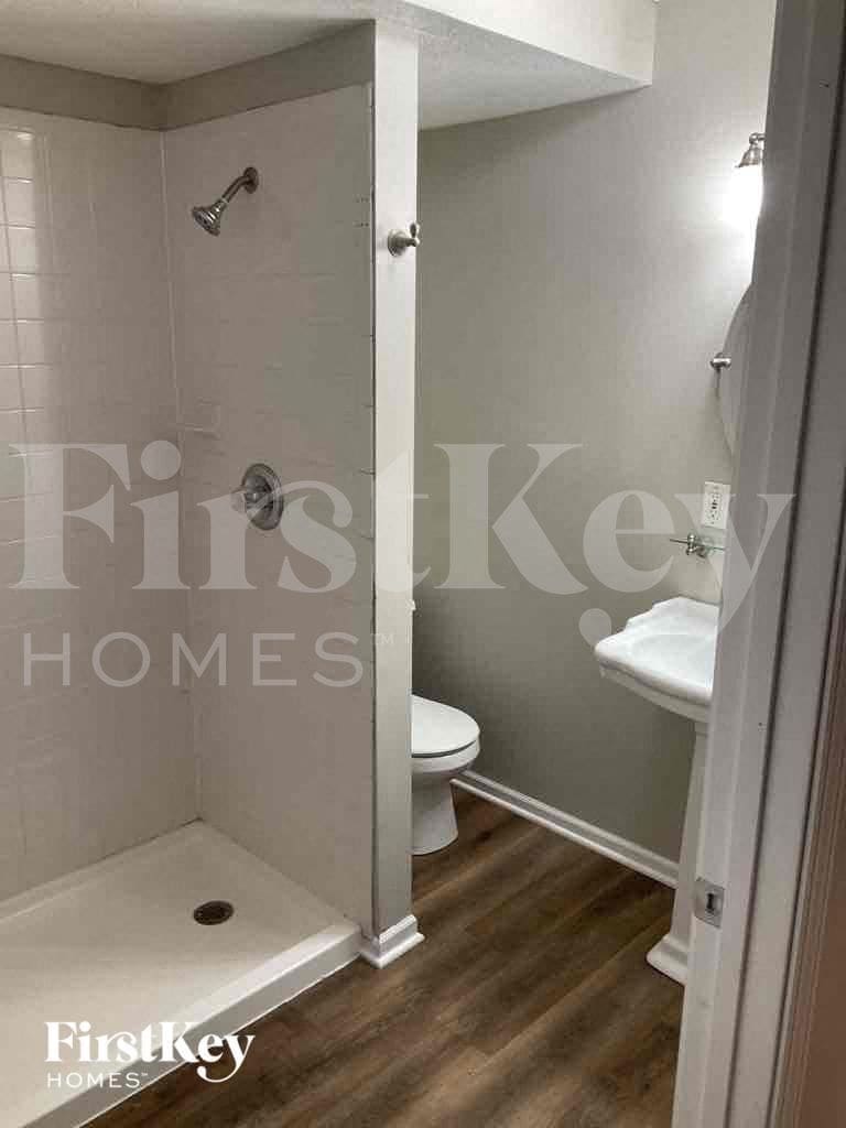 Building Photo - 904 E Madelyn Dr