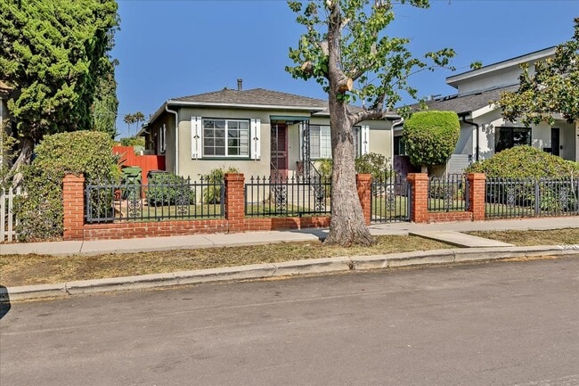 Building Photo - 3532 Maplewood Ave