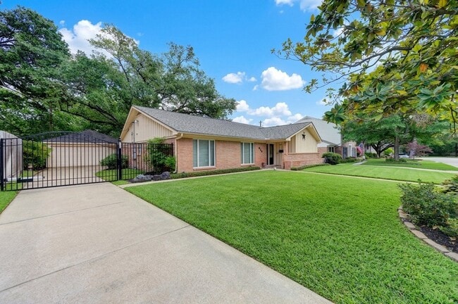 Building Photo - 614 Bendwood Dr