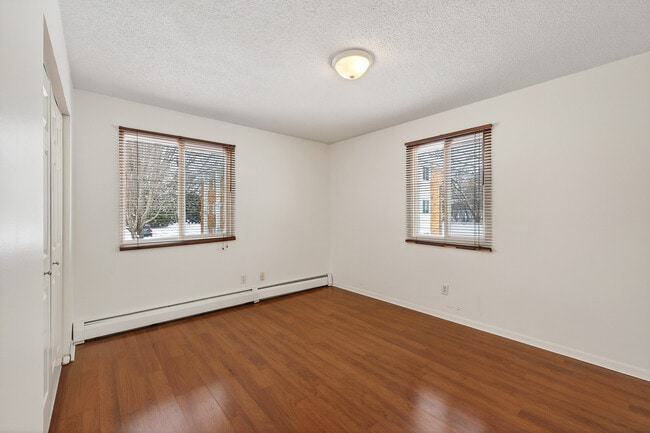 Building Photo - Rosco Apts- 2740