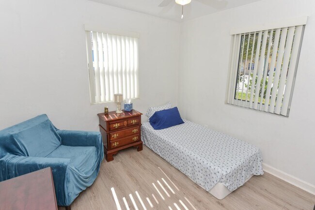 Building Photo - 727 Bunker Rd