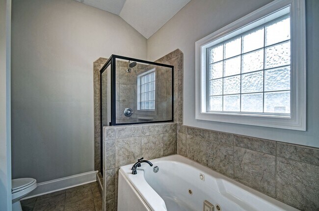 Building Photo - 123 Cedar Green Dr