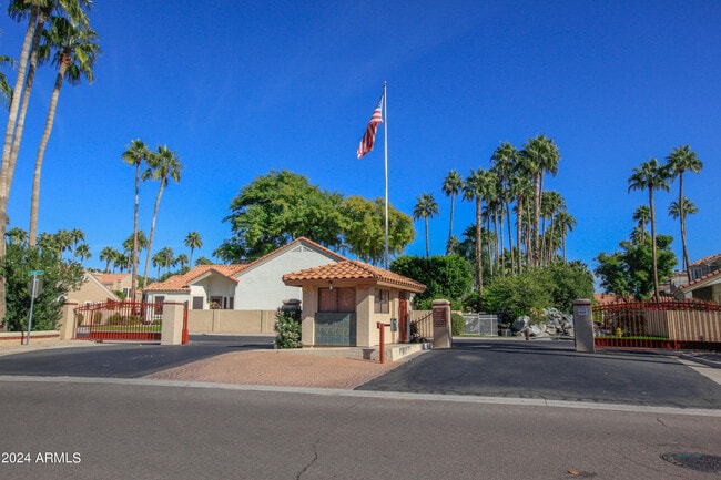 Building Photo - 514 S Marina Dr
