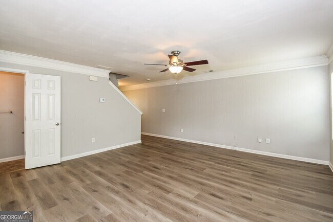 Building Photo - 3120 Englewood Dr