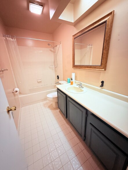 Building Photo - 365 Saybrook Ln