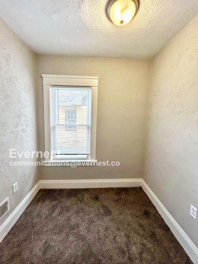 Building Photo - 3114 E 98th St
