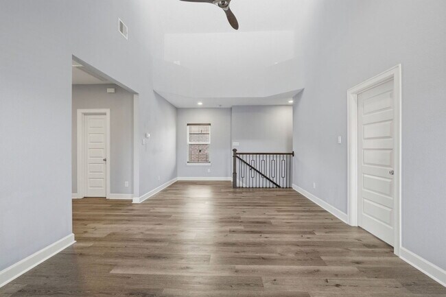Building Photo - 8419 Observatory St