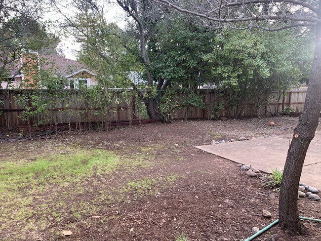 Building Photo - Recently remodeled home a short walk from Cameron Park Lake for rent!