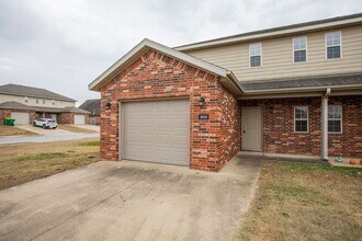 Building Photo - ***300 Copper Oaks***