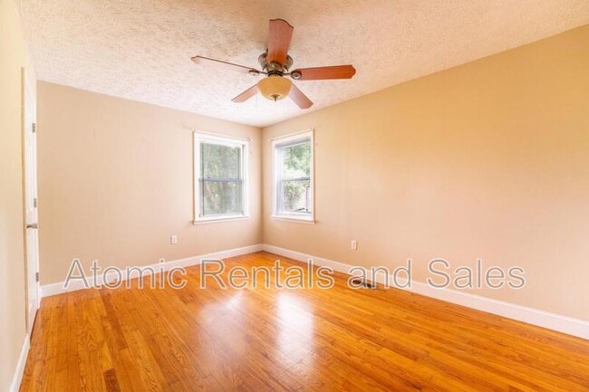 Building Photo - 815 Julianne Dr