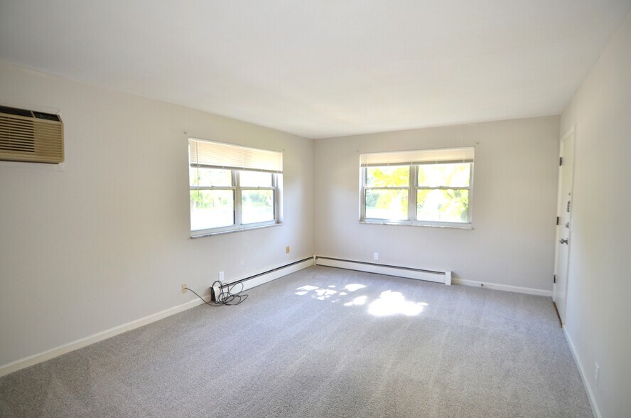 Building Photo - 252 Hartwell Ave