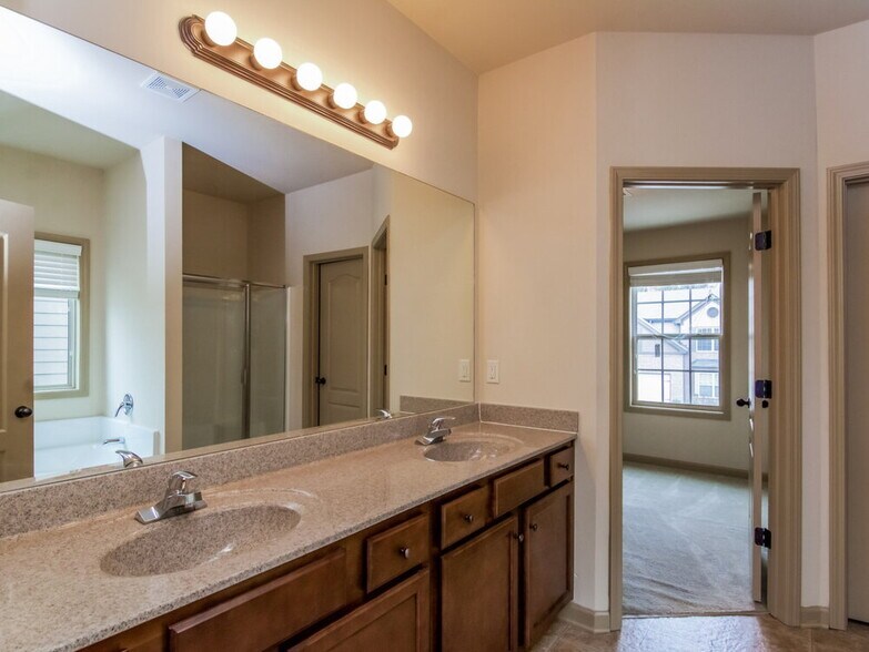 Building Photo - 3343 Sag Harbor Ct NE