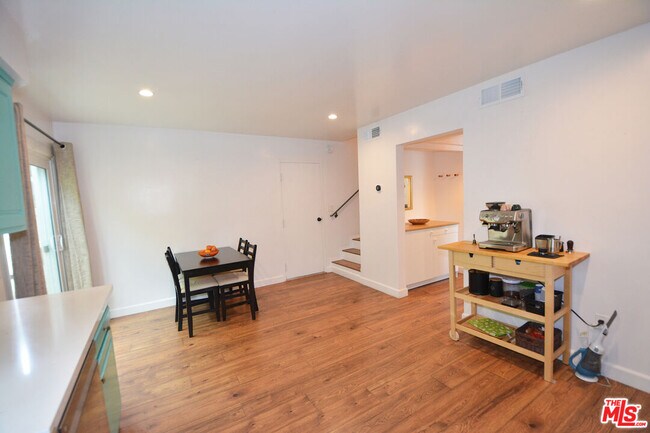 Building Photo - 10854 Morrison St