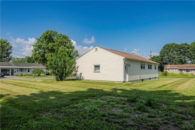 Building Photo - 222 Wilber St