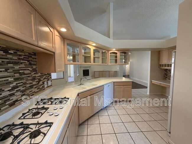 Building Photo - 3182 S Bloomington Dr W