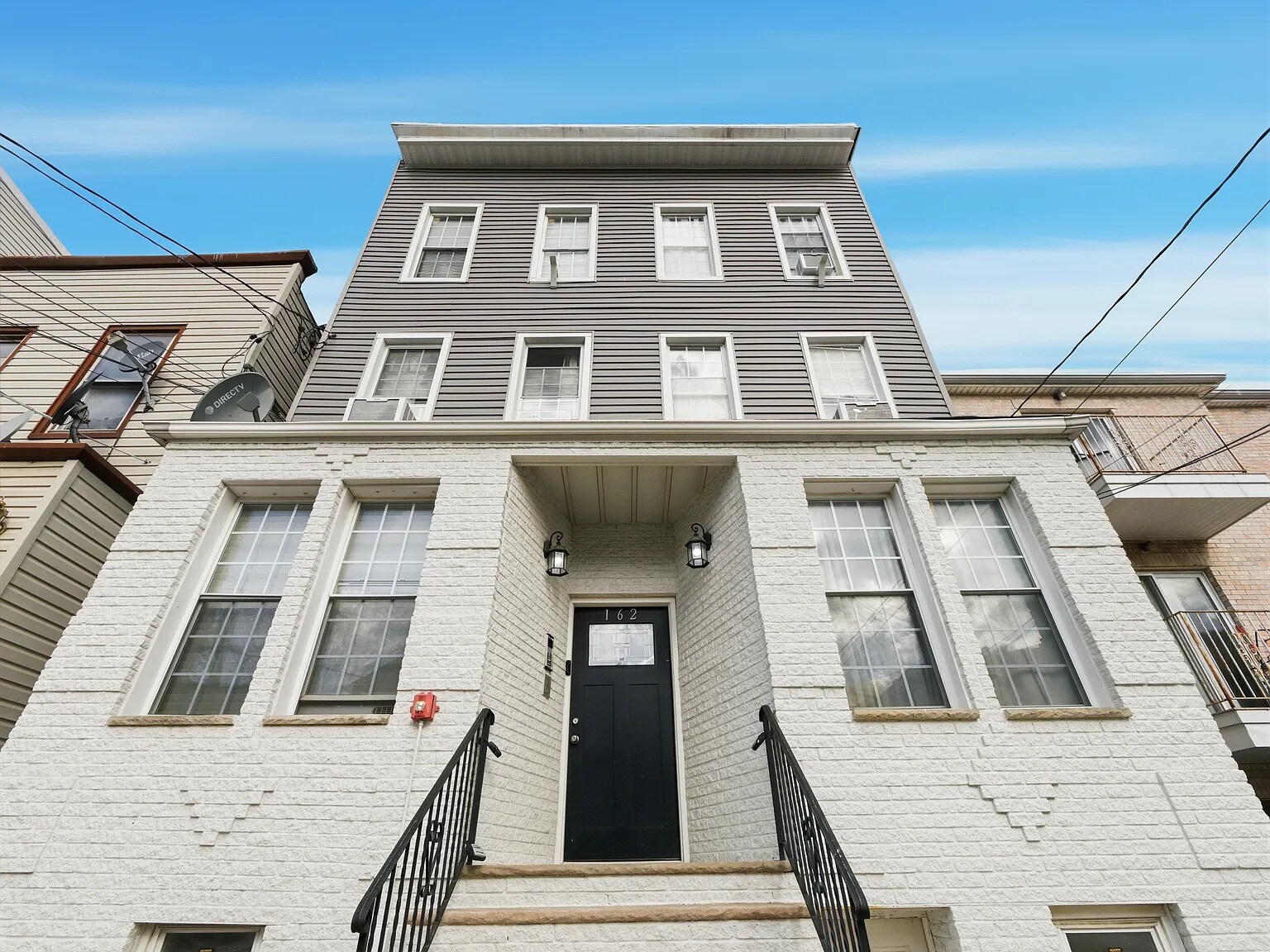 Building Photo - 162 Griffith St