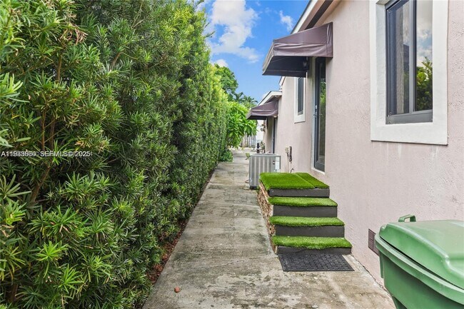 Building Photo - 117 W 34th St