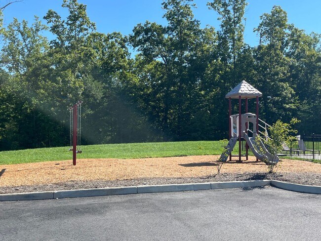 Building Photo - 3 bed 2 bath rental in Village Oaks Subdivision close proximity to Lake Monticello