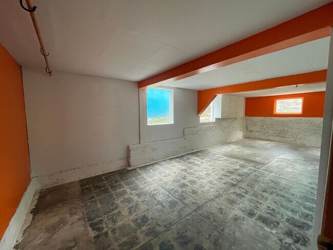 Building Photo - A gorgeous 3 bedroom and 1 bathroom home in Pacifica!
