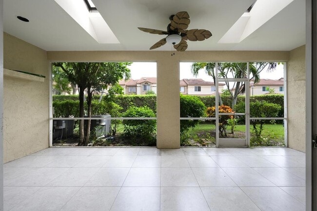 Building Photo - 6817 Via Regina