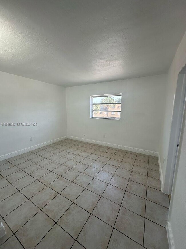 Building Photo - 1280 W 54th St