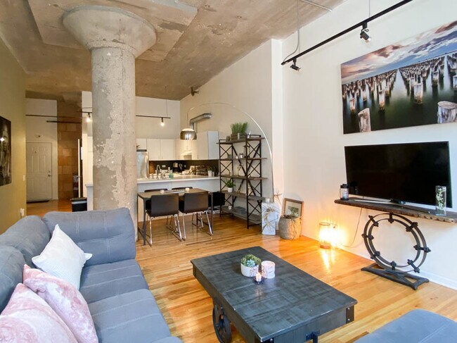 Building Photo - 17 N Loomis St