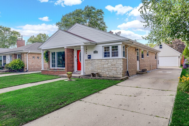 Building Photo - 6310 W Estes Ave