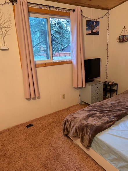 Building Photo - 715 Chipmunk Ln