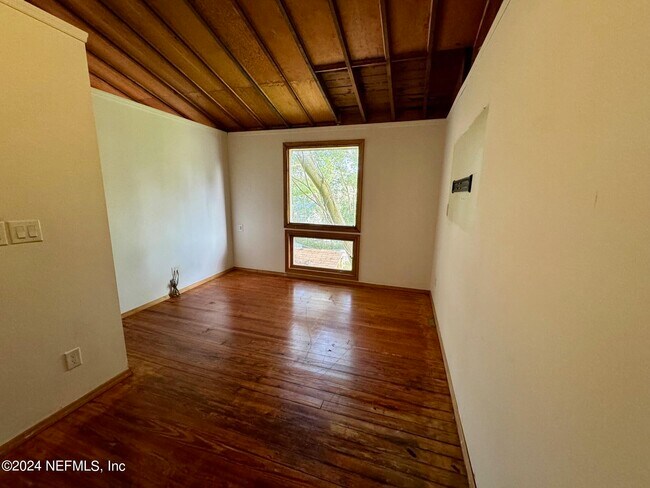 Building Photo - 1457 Challen Ave