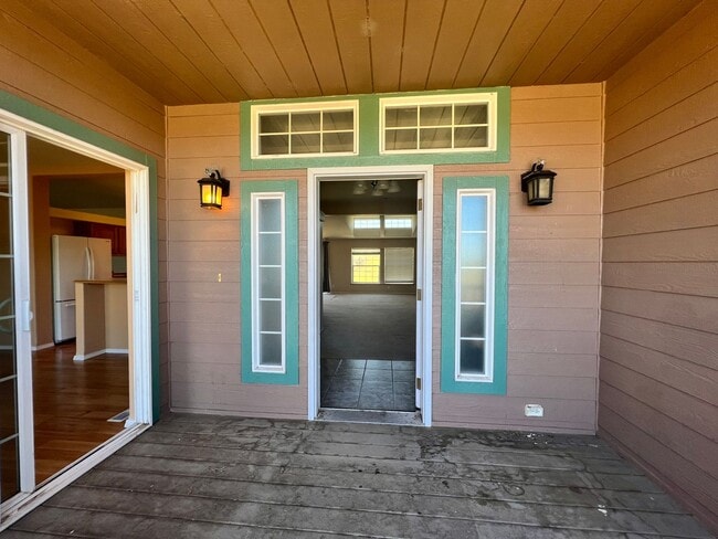 Building Photo - 4 Bed 3 Bath Home with Expansive Country V...