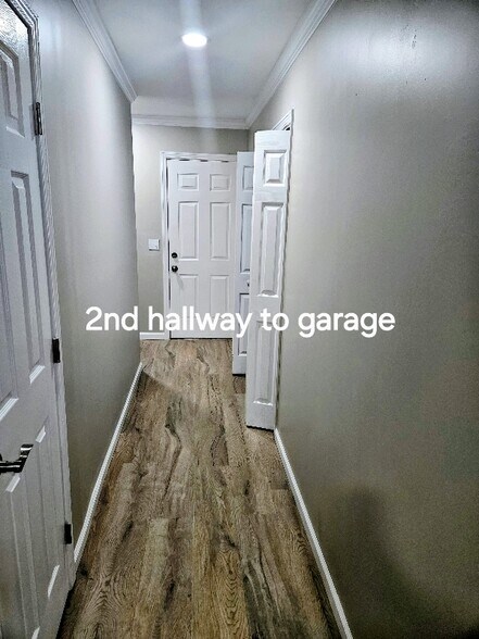 Building Photo - 557 Mt Vista Rd